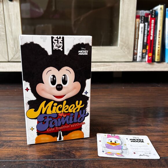DAISY- Mickey Family Cute Together Keychain Series- POP MART, 100% AUTHENTIC - Picture 1 of 5